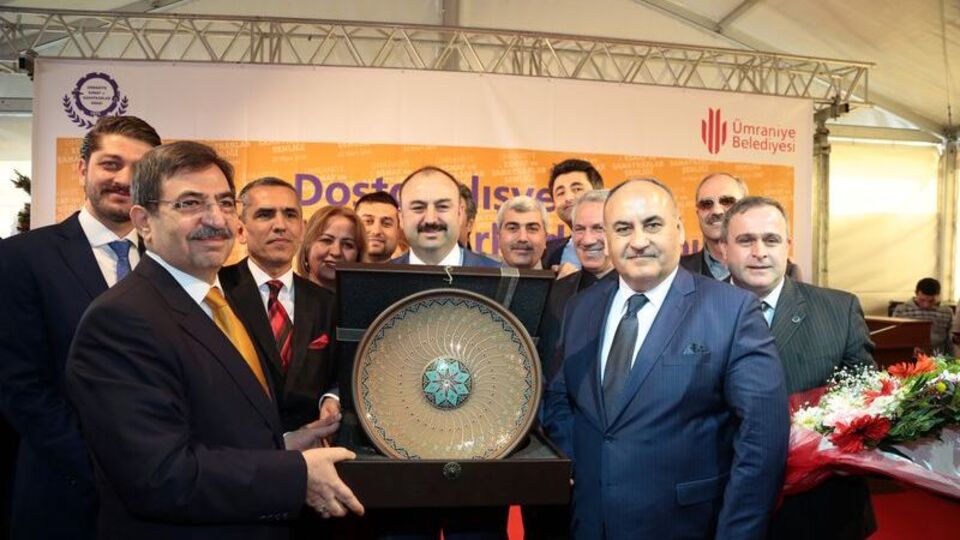 "27 Mayıs devrim değil katliamdır"