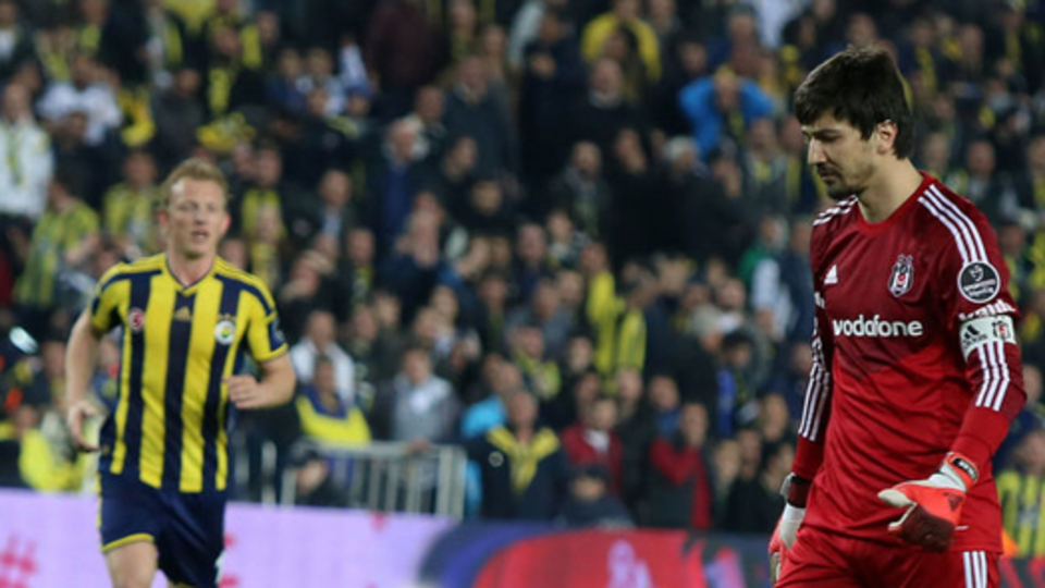 Gözyaşlarıyla sahayı terk etti