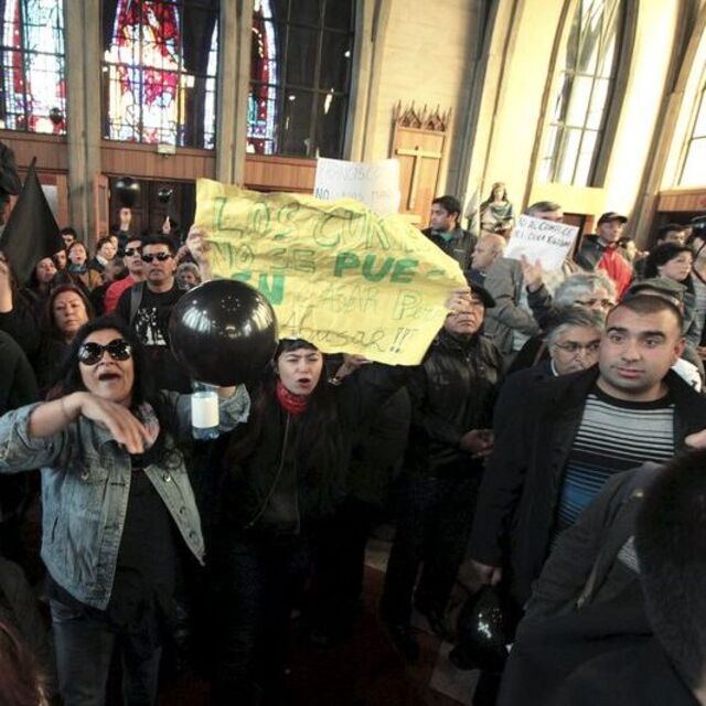 Piskopos atamasına protesto