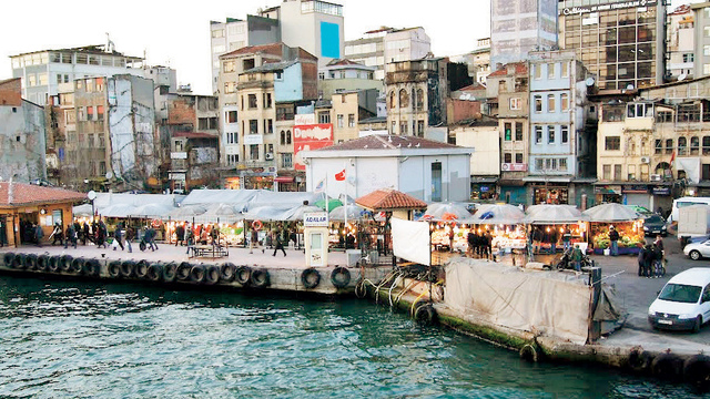 Karaköy'de çatal bıçak sesi arttı Beyoğlu'nda simitçiler bağırmıyor