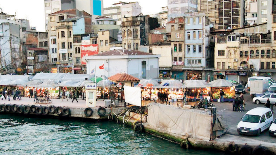 Karaköy'de çatal bıçak sesi arttı Beyoğlu'nda simitçiler bağırmıyor