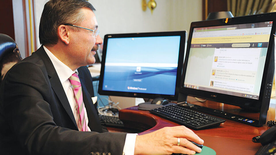 Melih Gökçek'ten Bülent Arınç'a sert sözler!