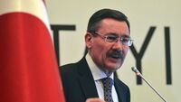 Melih Gökçek, Bülent Arınç'ı mahkemeye veriyor