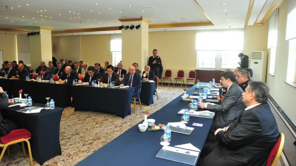 Vali ve kaymakamlar seçim için toplandı
