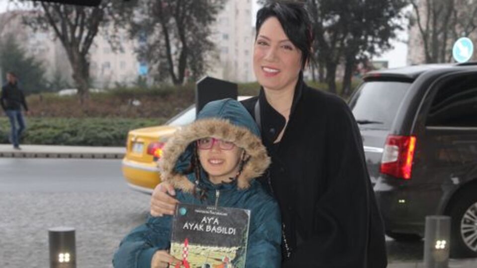 Sibel Tüzün kızıyla eğlendi