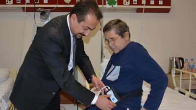 Ağrılarından pille kurtuldu