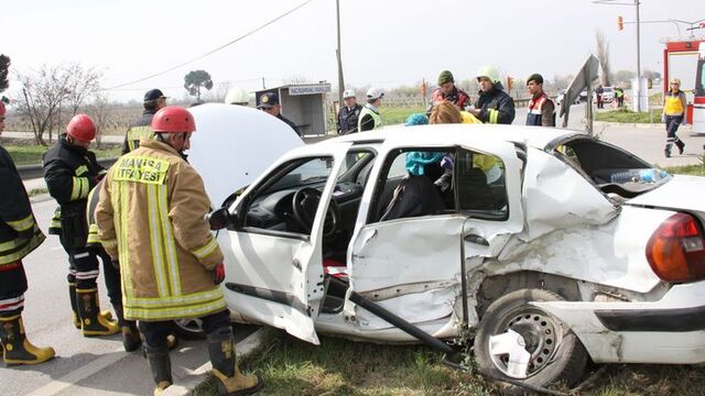 Manisa'da trafik kazası: 1 ölü, 5 yaralı