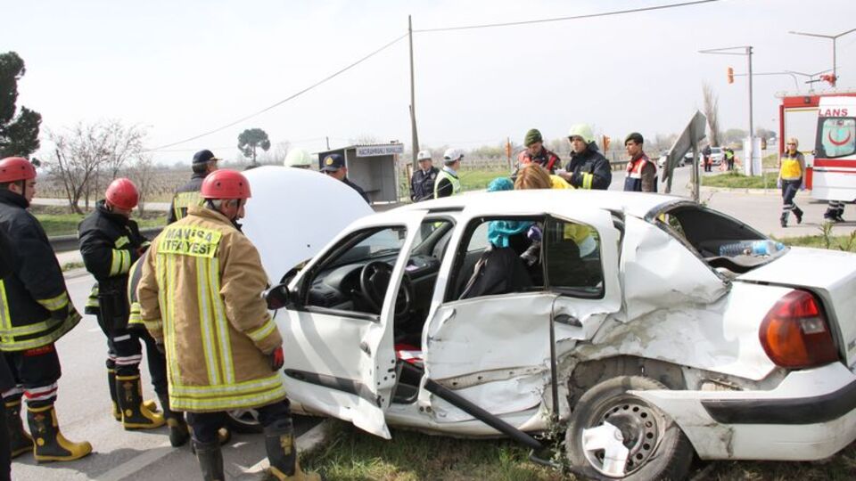 Manisa'da trafik kazası: 1 ölü, 5 yaralı