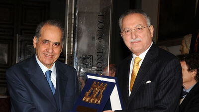 Ekmeleddin İhsanoğlu'na sürpriz ödül!