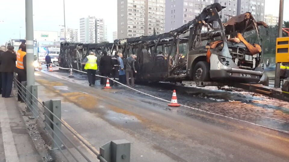 Metrobüs yangınını Davutoğlu'na sordu
