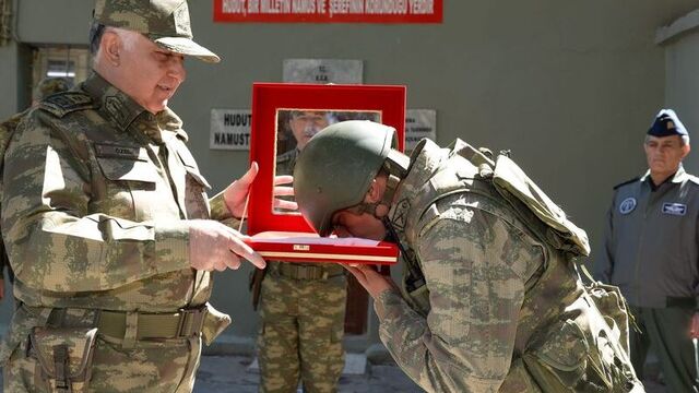 Süleyman Şah Saygı Karakolu'na sürpriz ziyaretçi