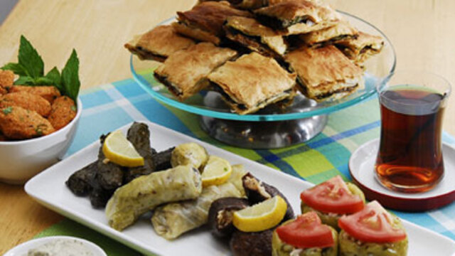 Yemek yerken çay içenler dikkat!
