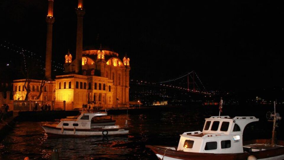 Boğaziçi Köprüsü'nün ışıkları bir saat kapatıldı