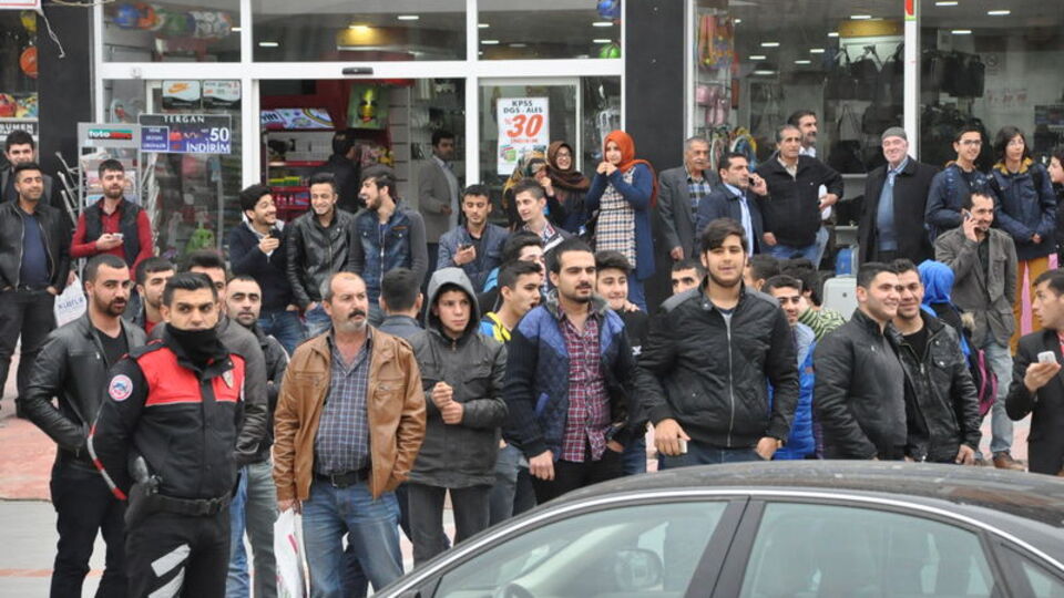 Cep telefonunu kapan koştu