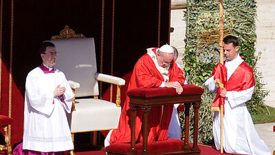 Papa, Germanwings kurbanları için dua etti