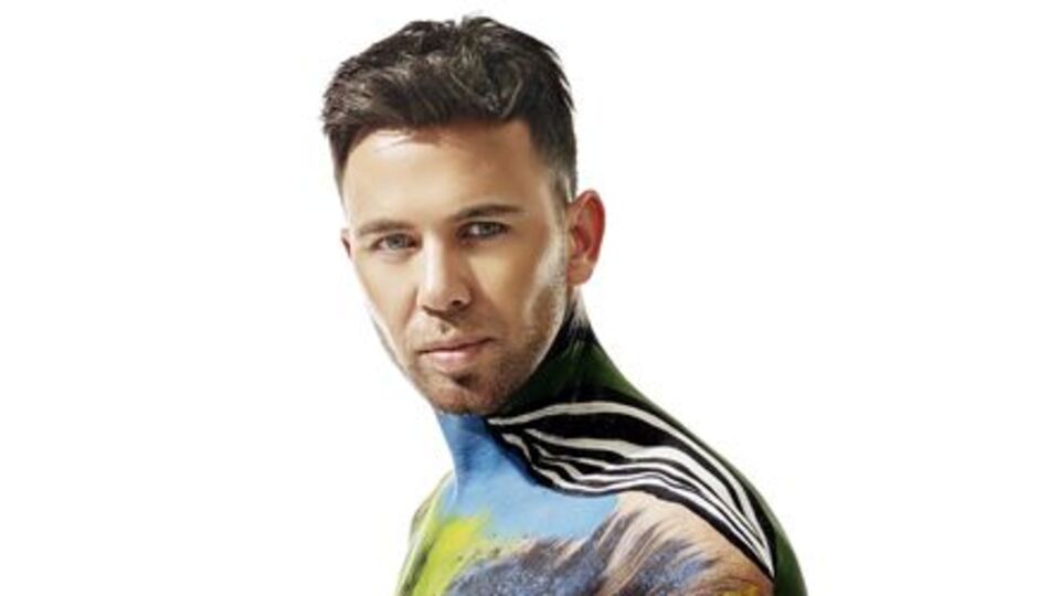 Klip çekimi için 5 saat boyandı