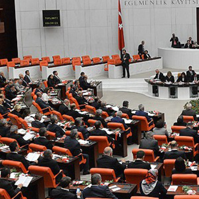 Seçilme yaşı 18'e iniyor!