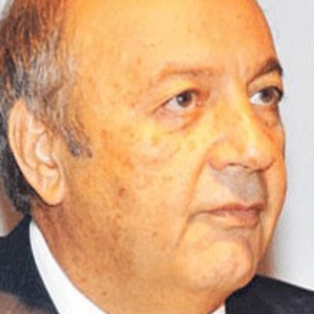 'Ekonominin siyasetin önüne geçmesi gerek'