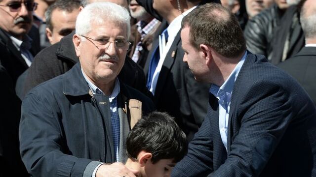 Başbakan Davutoğlu şehit oğlunu yanına çağırdı ve...