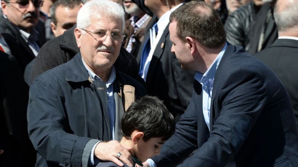 Başbakan Davutoğlu şehit oğlunu yanına çağırdı ve...