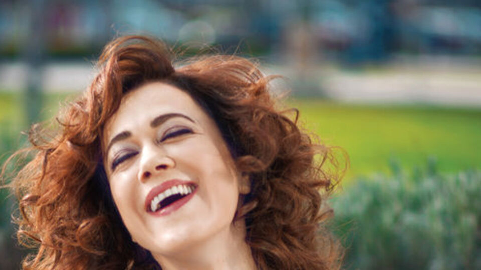 "Hüznü sevmem hep pozitif düşünürüm"