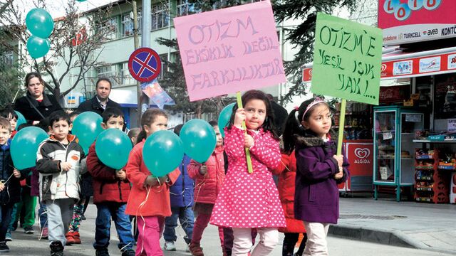 Dünyada her 68 çocuktan 1'i otistik