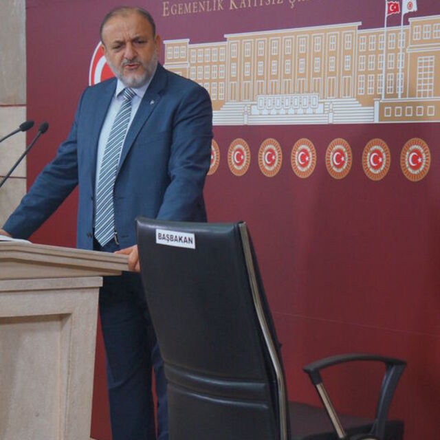 'Başbakan' koltuğuyla açıklama