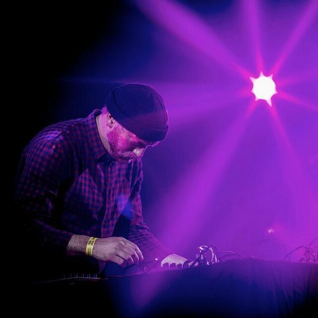 Salon'da elektronik müzik ve dans!