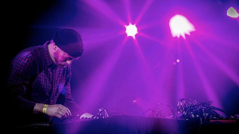 Salon'da elektronik müzik ve dans!