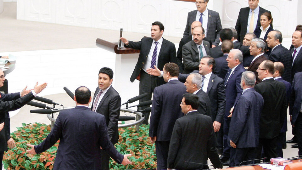 Meclis'te kavga hız kesmiyor