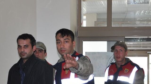 Babasını nasıl öldürdüğünü anlattı
