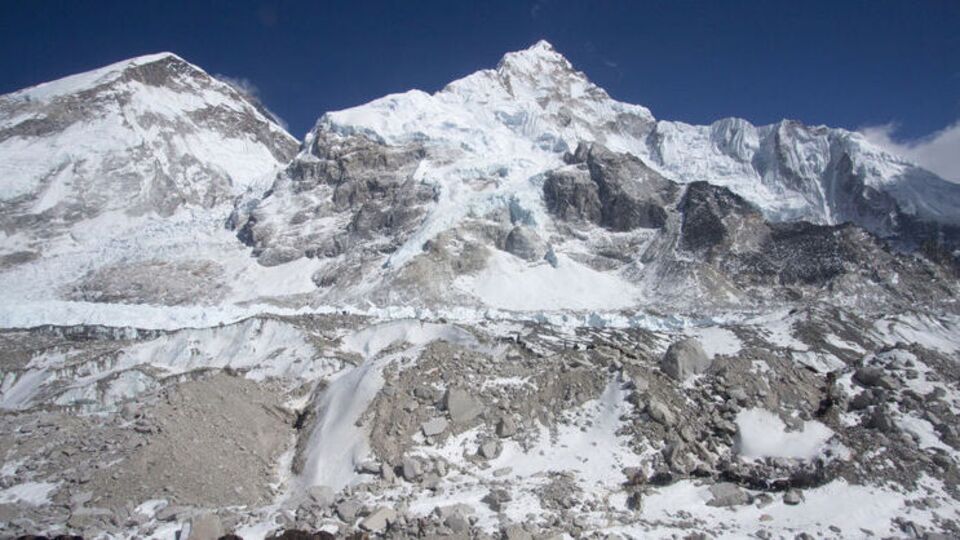 Everest'i Hintli askerler temizleyecek