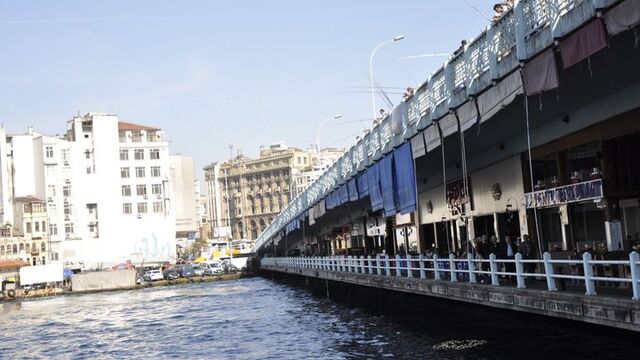 Galata Köprüsü salı gecesi kapalı