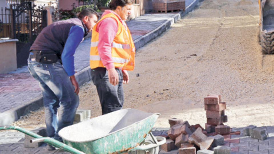 Büyükçekmece'de yollar yenileniyor