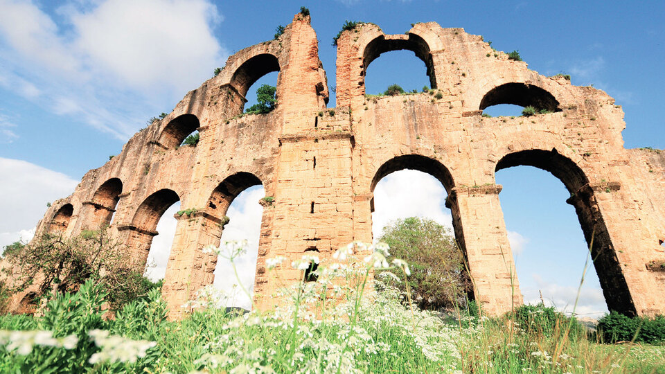 Aspendos'un 'can damarları' zamana direniyor