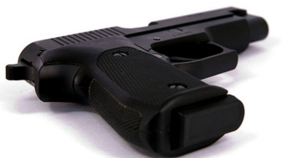 Oğlunu silahla yaralayan baba intihar etti