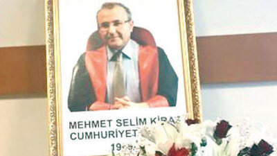 Adı konferans salonuna verildi