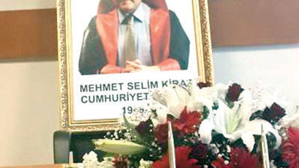 Adı konferans salonuna verildi