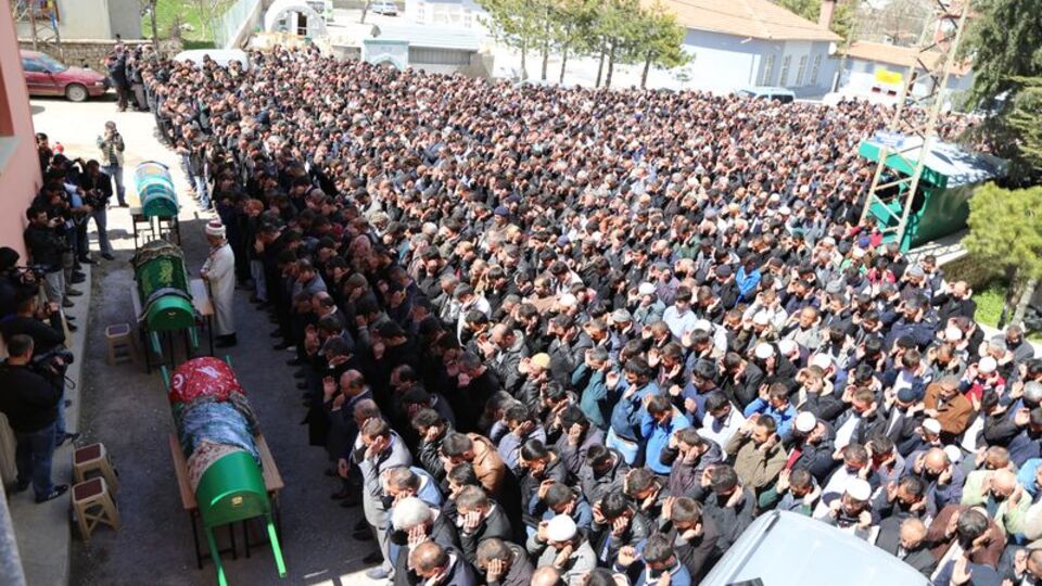 Konya'da servis kazasında hayatını kaybedenler uğurlandı