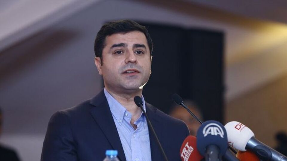 "Kabuk çatlamış ama kırılmamış"