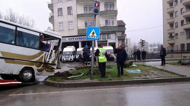 Samsun'da feci kaza: 1 ölü, 19 yaralı