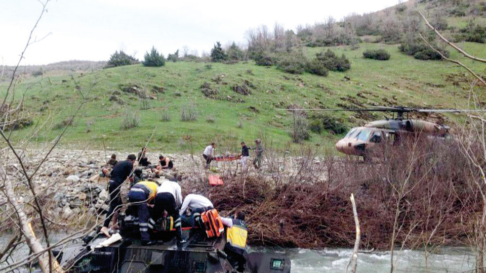 Zırhlı askeri araç kaza yaptı