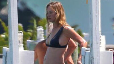 Kendini soğuk sulara bıraktı!