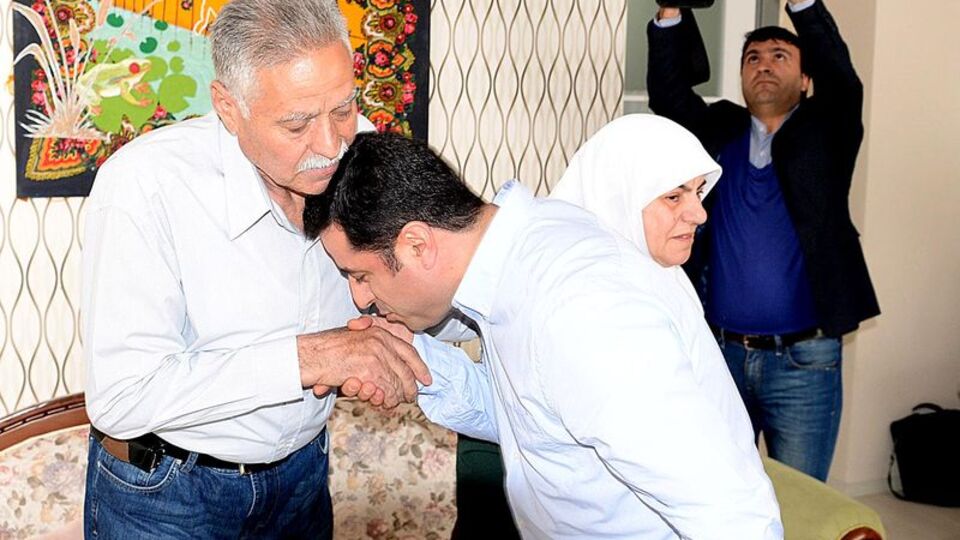 Demirtaş önce onların hayır duasını aldı