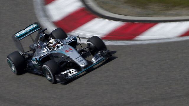 Hamilton üst üste 3. kez "pole" pozisyonunda