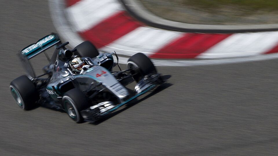 Hamilton üst üste 3. kez "pole" pozisyonunda