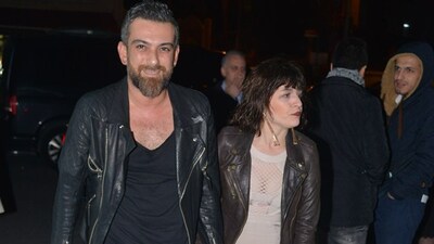 Gonca ile Hakan el ele