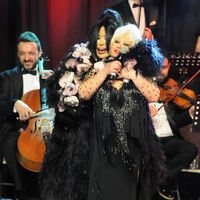 Kuliste kavga sahnede düet