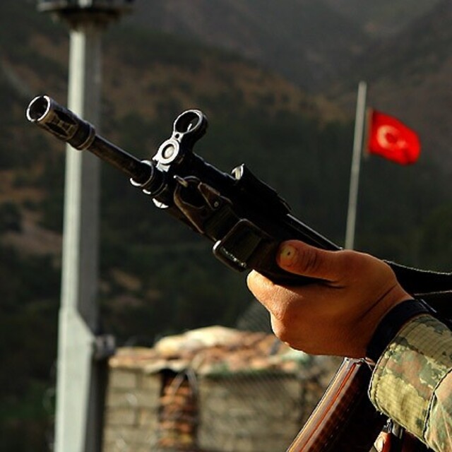 Hakkari'de askere taciz ateşi!