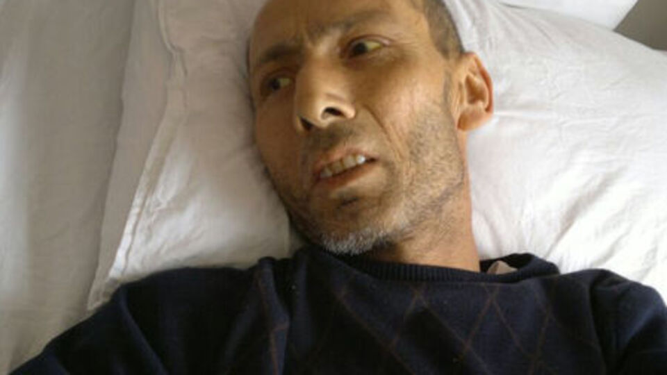 Hayatı yurt dışından gelecek ilaca bağlı